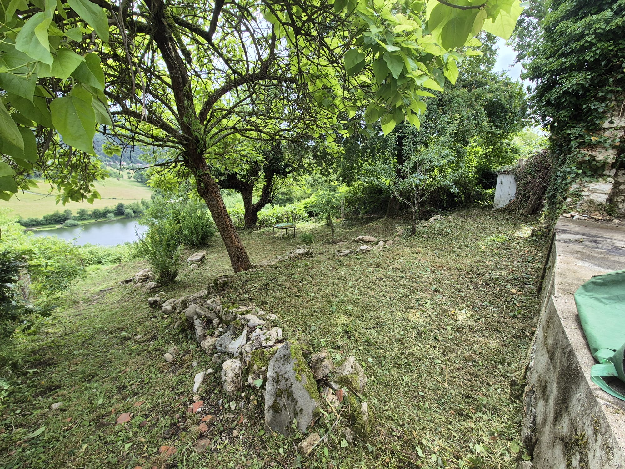 Jardin après intervention de nettoyage autour de Voiron